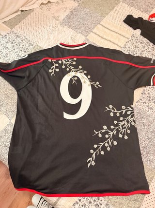 Camiseta Supreme Floral Negra Roja