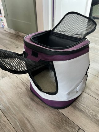 Mochila transportín perro pequeño morada