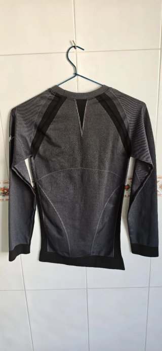 Camiseta térmica Kaytan gris y negra