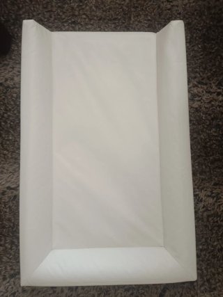 Cambiador de bebé blanco