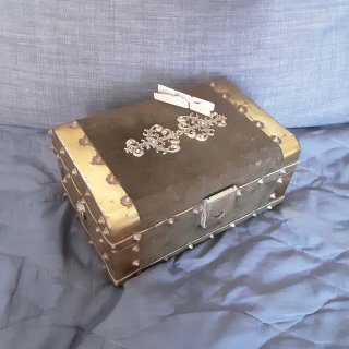 Baúl cofre  joyero antiguo musical