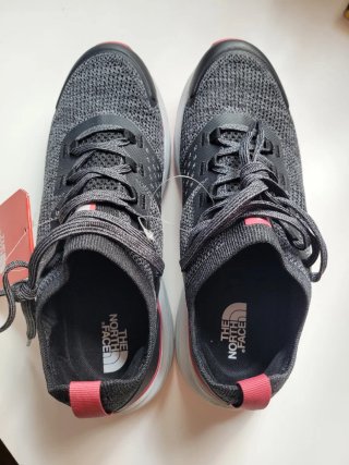 Zapatillas The North Face vectiv a estrenar.