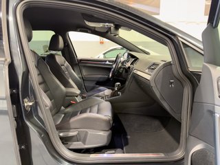 Volkswagen Golf GTI Performance  230 CV · DSG