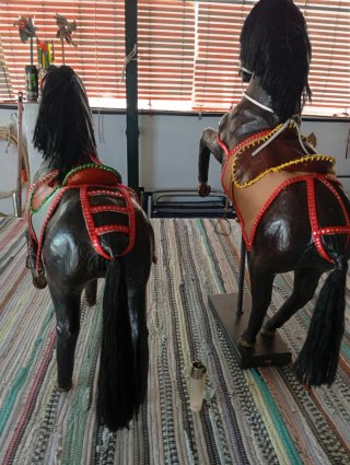 Pareja de caballos antiguos decorativos