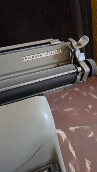 Máquina de escribir Hispano Olivetti Lexikon 80