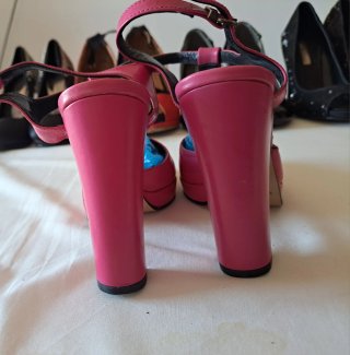 Zapatos de tacón rosa talla 35.