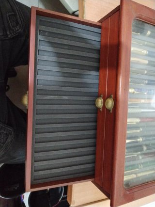 Estuche de Plumas de Madera