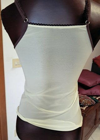 Camiciola floreale con laccetto
