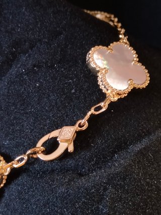 Pulsera trébol nacarado dorado