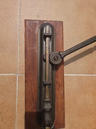 Sacacorchos antiguo madera y metal