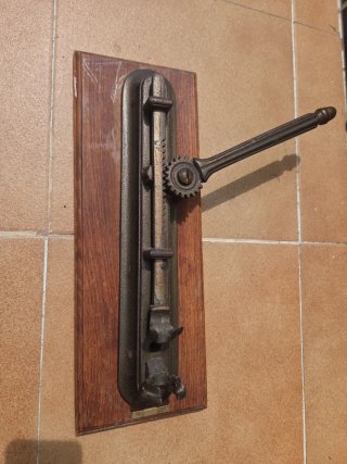 Sacacorchos antiguo madera y metal