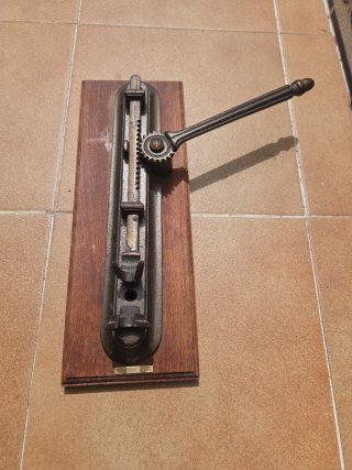 Sacacorchos antiguo madera y metal