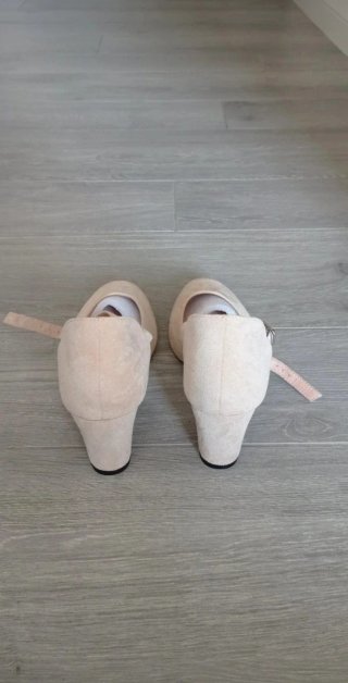 Scarpe eleganti tacco medio beige