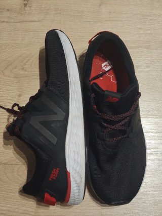 Zapatillas New Balance Fresh Foam Negras/Rojas