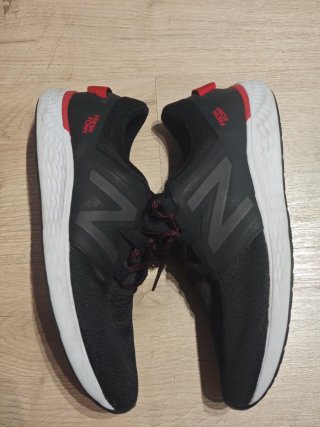 Zapatillas New Balance Fresh Foam Negras/Rojas