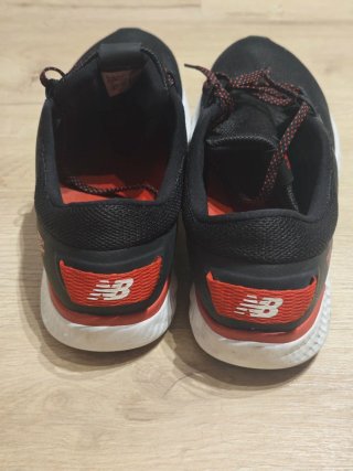 Zapatillas New Balance Fresh Foam Negras/Rojas