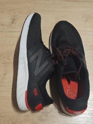 Zapatillas New Balance Fresh Foam Negras/Rojas