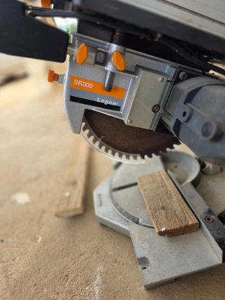 Sierra ingletadora Legna SR300
