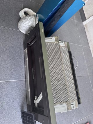 Campana extractora AEG con accesorios
