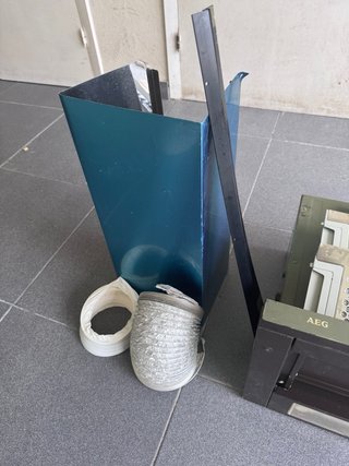 Campana extractora AEG con accesorios