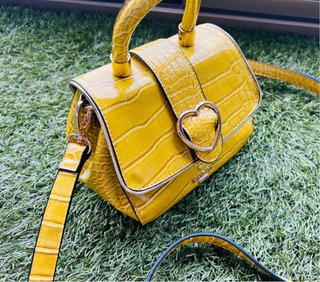 Bolso Lollipops amarillo con corazón dorado