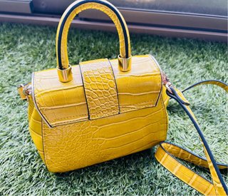 Bolso Lollipops amarillo con corazón dorado
