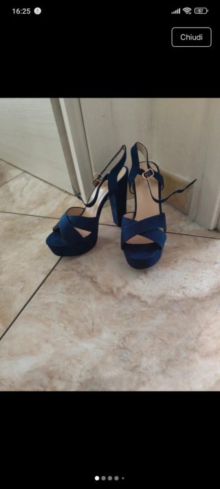 Sandali con tacco blu