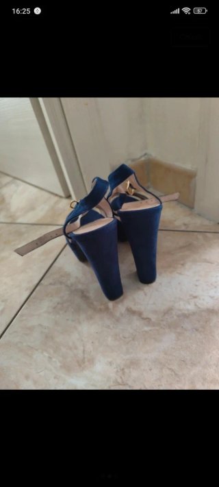 Sandali con tacco blu