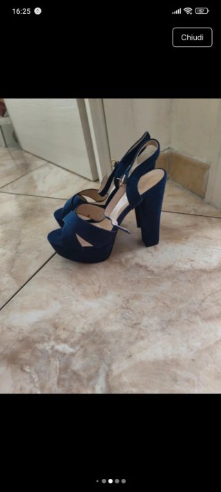 Sandali con tacco blu