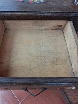 Comodino antico in legno da restaurare
