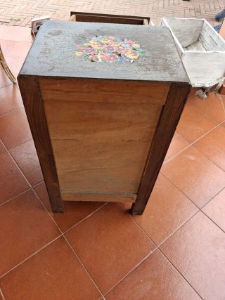 Comodino antico in legno da restaurare