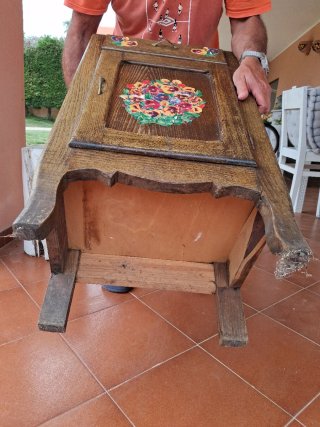 Comodino antico in legno da restaurare