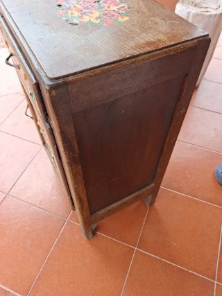 Comodino antico in legno da restaurare