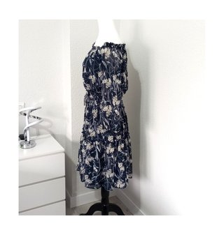 Vestido Hombros Caídos Floral Azul Marino