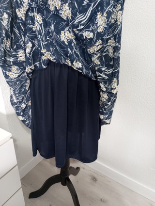 Vestido Hombros Caídos Floral Azul Marino