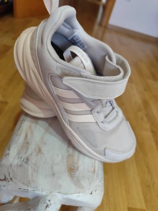 Zapatillas Adidas Gris y Blanco