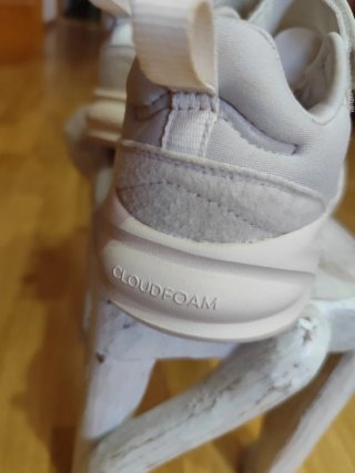 Zapatillas Adidas Gris y Blanco