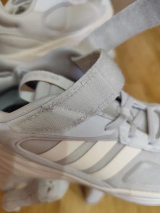 Zapatillas Adidas Gris y Blanco