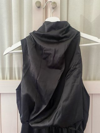 Vestido negro elegante para evento