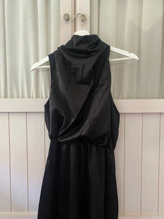 Vestido negro elegante para evento