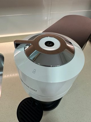 Cafetera Nespresso Vertuo Blanca