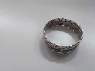 Anillo de plata ley 925, y gold filled en oro.