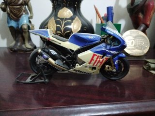 Moto Yamaha Fiat 46