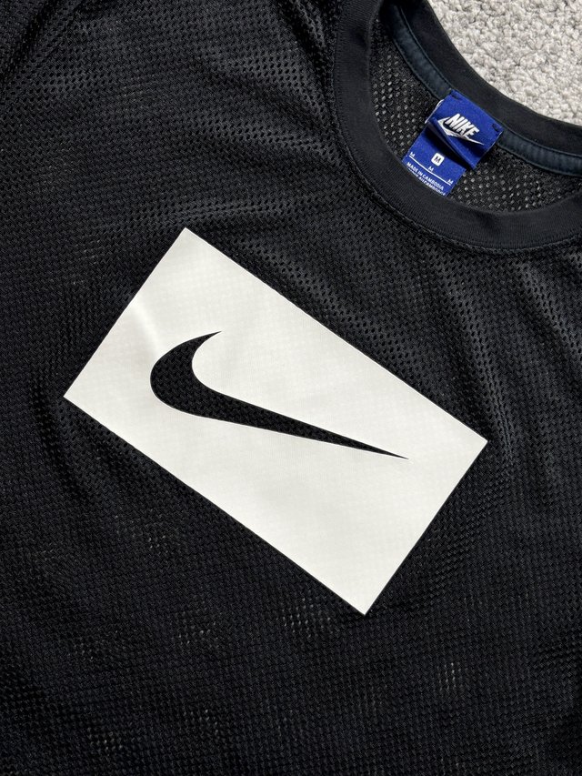 Nike camiseta mesh negra swoosh boxy M