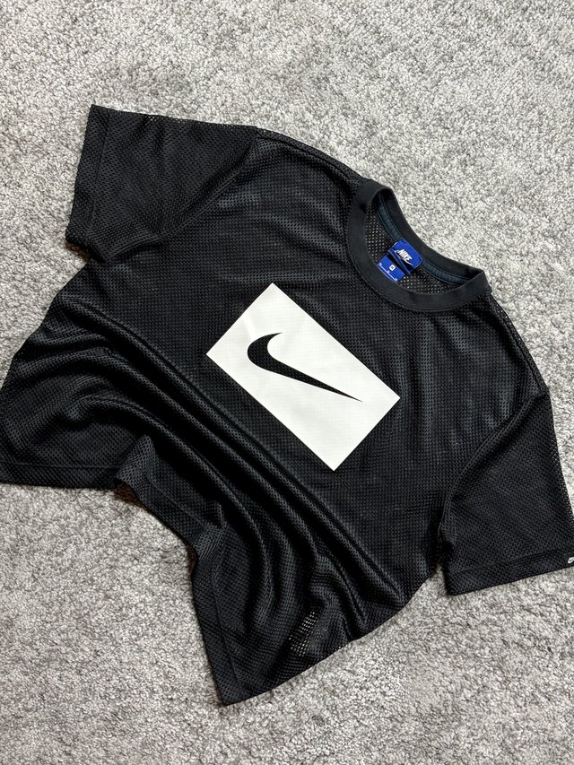 Nike camiseta mesh negra swoosh boxy M