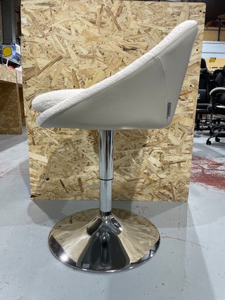Silla de comedor beige y plateada