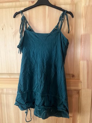 Camiseta tirantes verde con lentejuelas