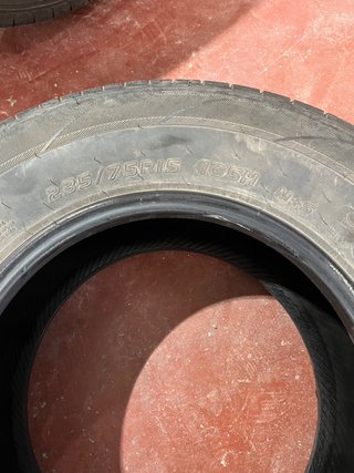 25€ rueda 235/75/15