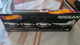 Hot Wheels Nissan Premium Set Diorama Skyline gt-r