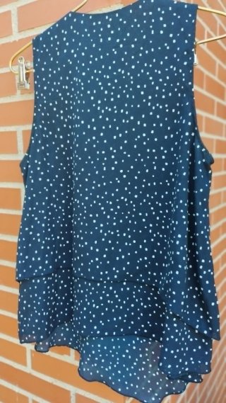 Blusa azul con lunares blancos Talla M